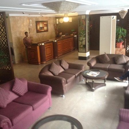 The Crest Inn Delhi Kültér fotó
