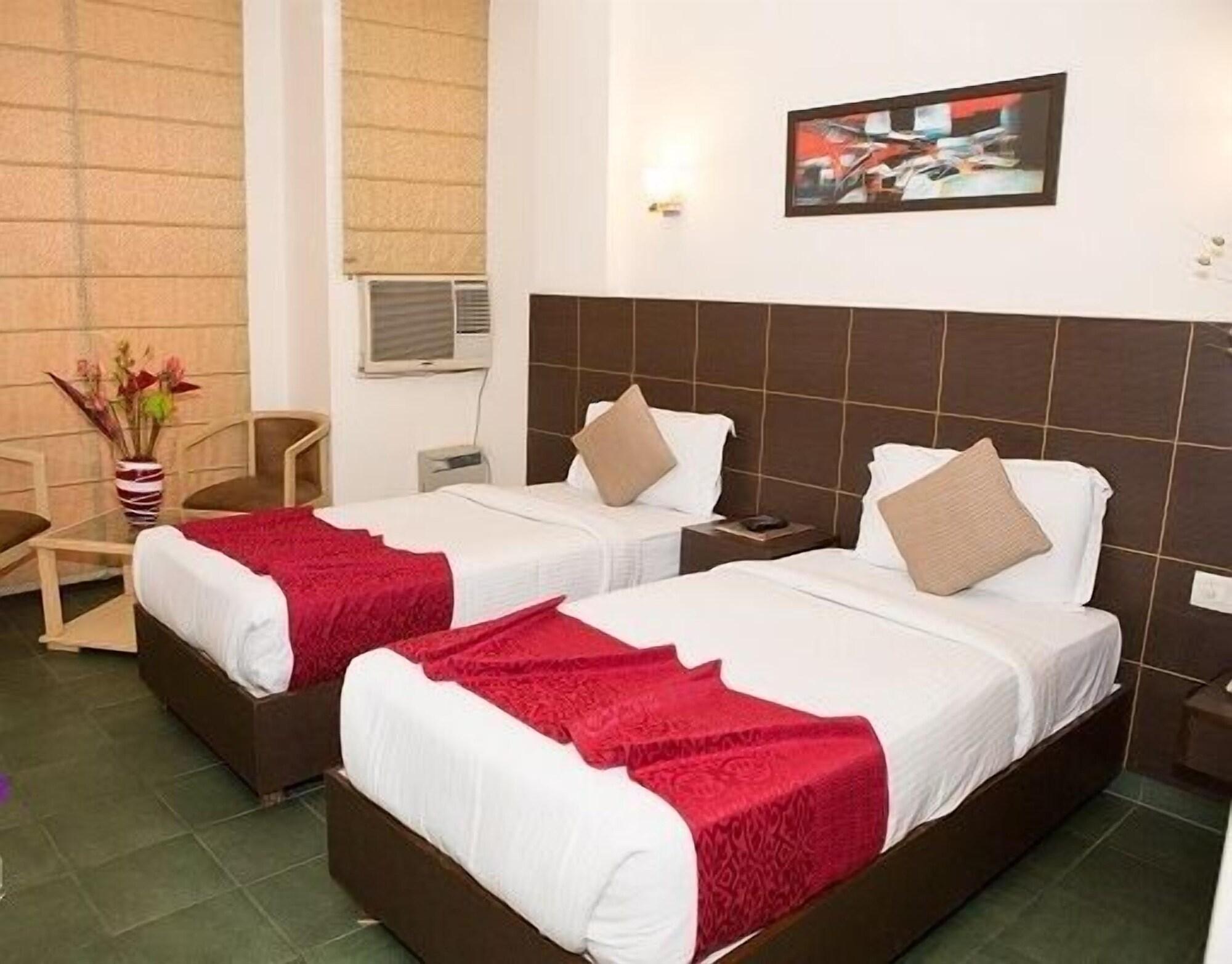 The Crest Inn Delhi Kültér fotó