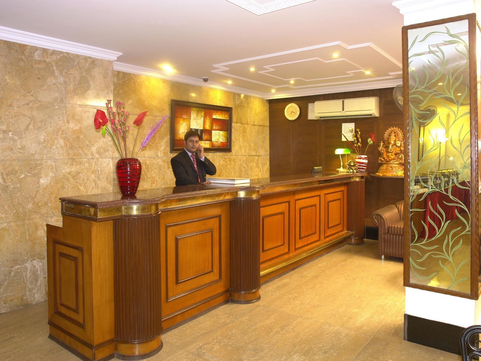 The Crest Inn Delhi Kültér fotó