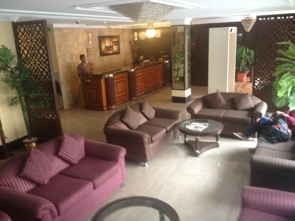 The Crest Inn Delhi Kültér fotó