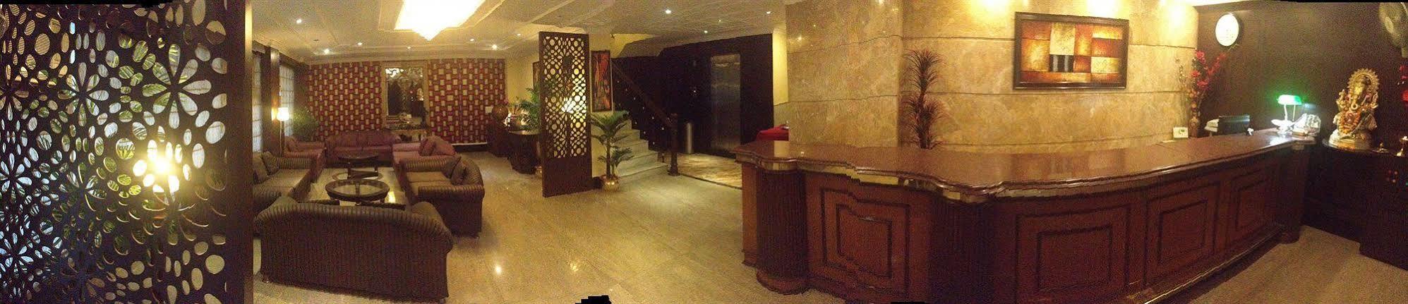 The Crest Inn Delhi Kültér fotó