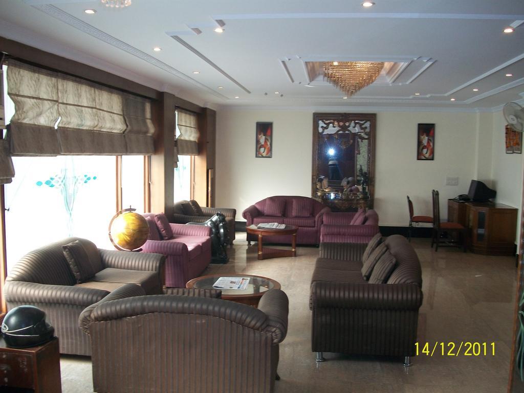 The Crest Inn Delhi Kültér fotó